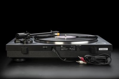 Dual Electronics Fully Plug Play Turntable - CS 329